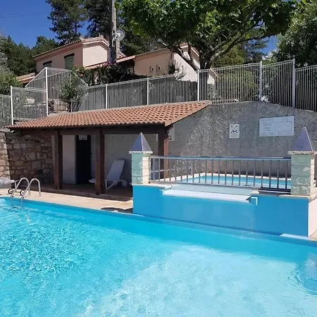 Zecamping 4 Animaux Acceptes Avec Piscine Chauffee Toboggan Et Tennis Kemping