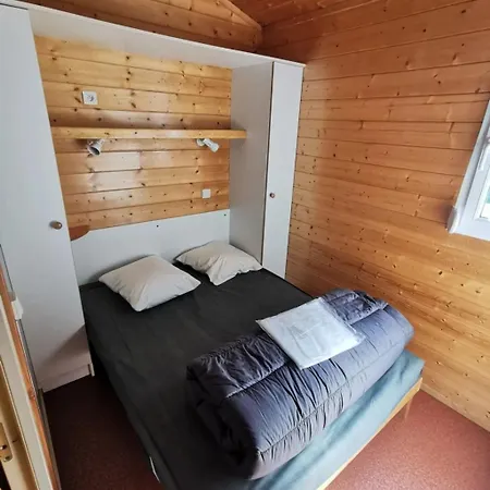 Zecamping 4 Animaux Acceptes Avec Piscine Chauffee Toboggan Et Tennis Ucel