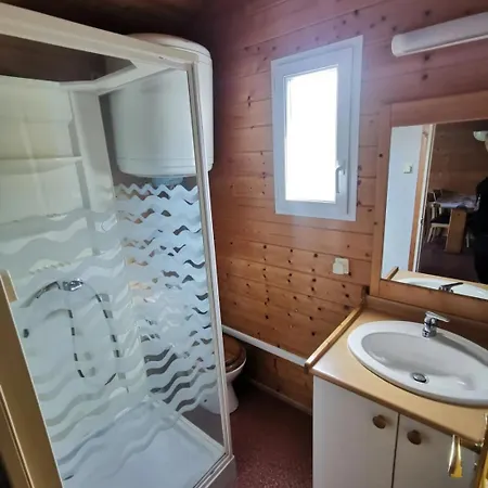 Zecamping 4 Animaux Acceptes Avec Piscine Chauffee Toboggan Et Tennis 4* Ucel
