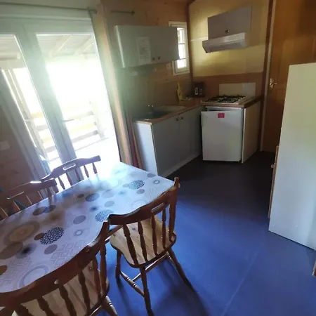 Zecamping 4 Animaux Acceptes Avec Piscine Chauffee Toboggan Et Tennis 4* Ucel