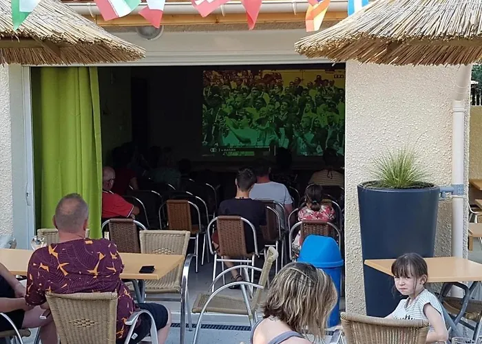 Camping 4 étoiles - Piscine - Ccbehfc Ucel