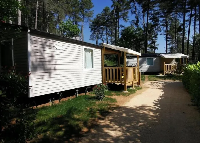 4 étoiles - Piscine - Ccbehfc Camping 4*